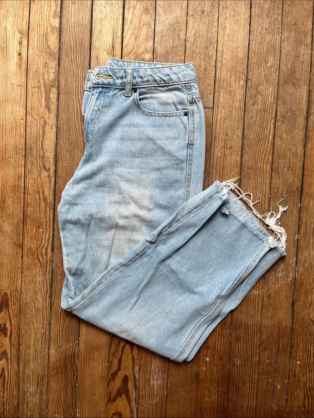 Women's Light Blue High-Rise Straight Jeans with Raw Hem